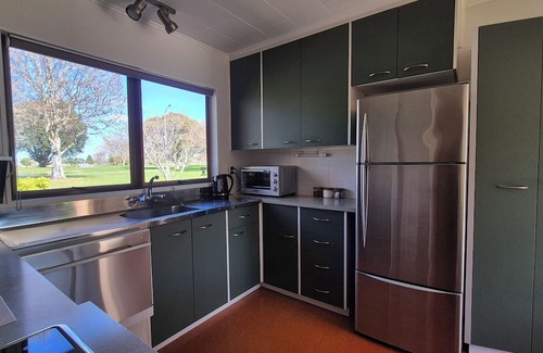 Napier House | Parkview Retreat - 3bedroom, 3 bathrooms