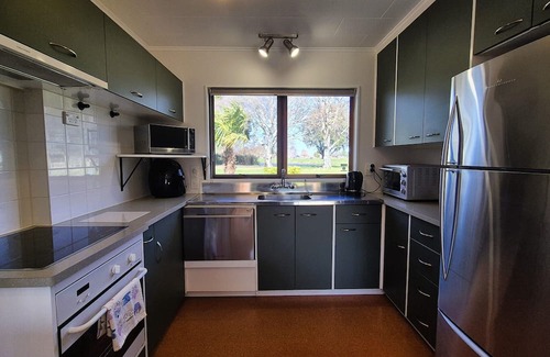 Napier House | Parkview Retreat - 3bedroom, 3 bathrooms