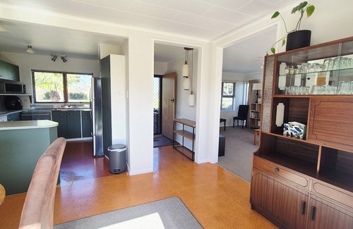 Napier House | Parkview Retreat - 3bedroom, 3 bathrooms