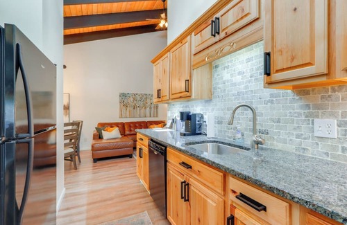 Rathdrum Condo | Walk to Twin Lakes: All-Season Idaho Condo!