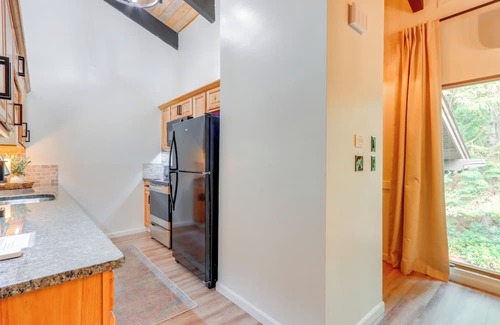 Rathdrum Condo | Walk to Twin Lakes: All-Season Idaho Condo!