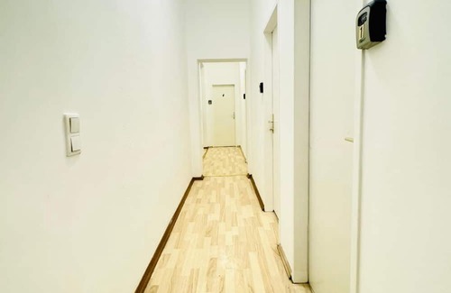 Grinzing Apartment | Comfortable Room Near FAC Platz – Just 10 Min Away