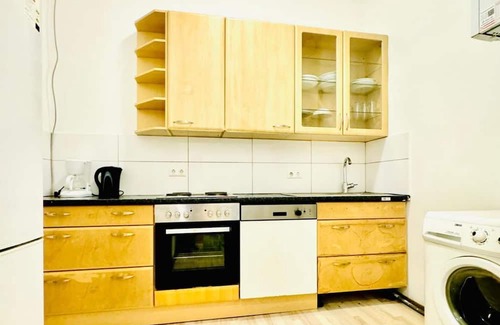 Grinzing Apartment | Comfortable Room Near FAC Platz – Just 10 Min Away