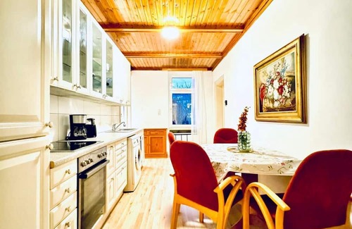 Grinzing Apartment | Lovely Room in Shared Apart | 10 Min to FAC Platz