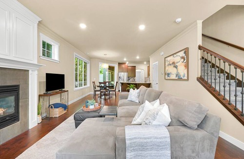 Cornwall Park House | Cozy Fountain District Townhouse w/Fireplace | Near Mt. Baker & Lake Whatcom