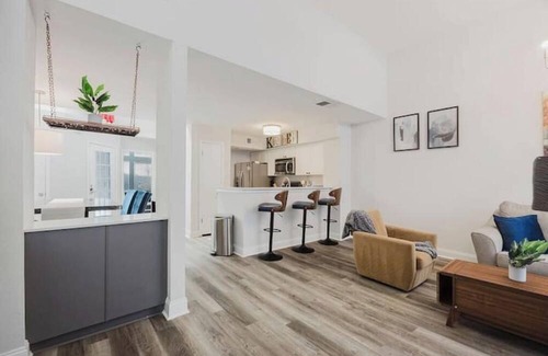Las Colinas Apartment | Cozy Condo 8 mins to DFW Airport