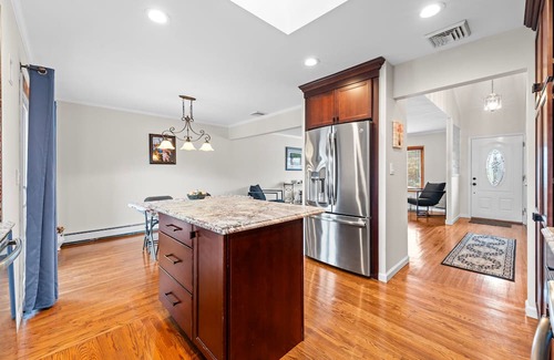 Plainedge House | Ryder Cup 5 mins away! 3 bed 3 bath house w. hot tub in Bethpage