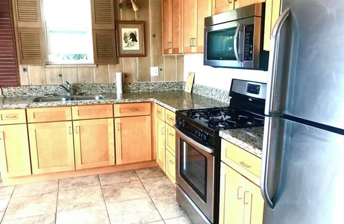 Santa Paula Apartment | HIllside Getaway with Pool