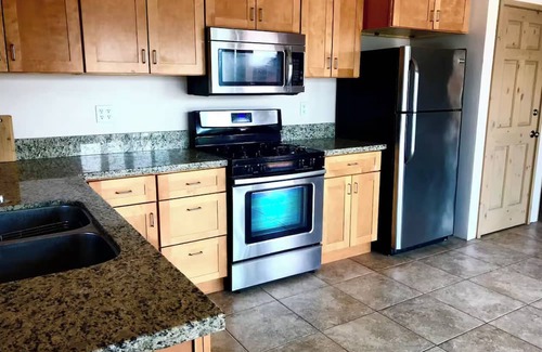 Santa Paula Apartment | HIllside Getaway with Pool