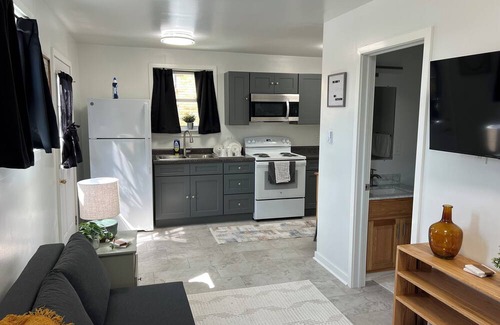 Tire Hill Apartment | Newly remodeled spacious studio apartment in Johnstown, Richland Township, PA.