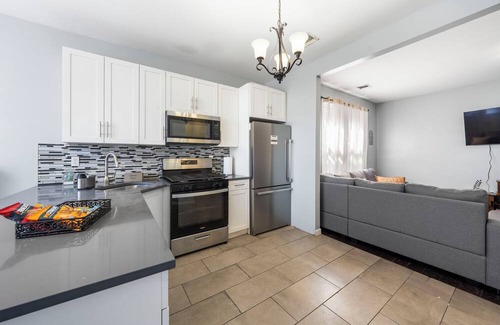 Constable Hook House | This house is a 3 bedroom(s), 1 bathrooms, located in Bayonne, NJ.