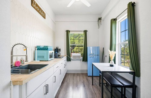 Alta Vista Apartment | Modern SA Retreat l Near Medical Center & Airport