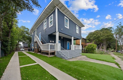 Alta Vista Apartment | Modern SA Retreat l Near Medical Center & Airport