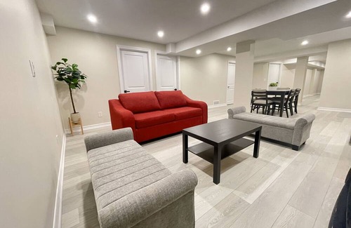 Ajax Apartment | Comfy New Apartment - 4 Beds/3 Bedrooms