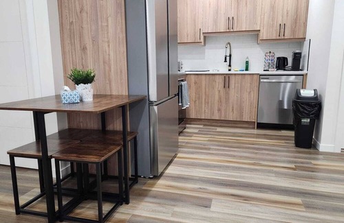 Northwest Calgary House | Modern 2BR | Private Suite | Close to Banff, U of C