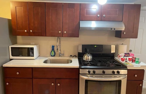 Queens House | Well maintained 2 bedroom minutes away from JFK airport