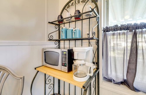 Litchfield House | Home < 3 Mi to Rte 66 & Lake Lou Yaeger!
