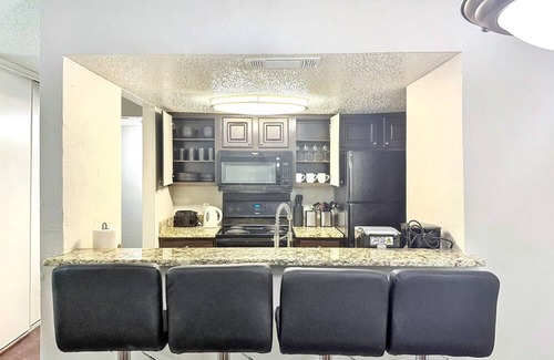 Addison Apartment | Stylish 1BR w/Smart TV & Wi-Fi