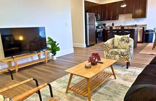 North Evanston Apartment | Well-Equipped 2BR Unit with Parking