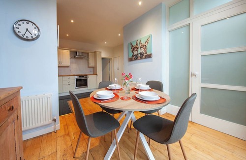 Baldoyle Apartment | Light-Filled 2BD Home with Sea Views, Baldoyle