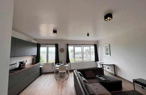 Strombeek-Bever Apartment | Close to the atomium and expo halls. A stone's throw from trademarkt.