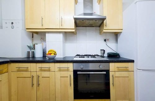 Shadwell Apartment | Bright Spacious Flat near Shadwell Station I PTK