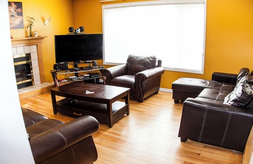 Aylmer Villa | Spacious 5-bedroom villa with AC and fitness room in enjoyable Gatineau