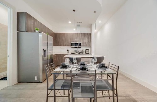 Cedars Apartment | Modern Cityviews I Gym I Free Parking