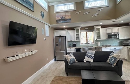 Wading River Apartment | “Charming private studio, kitchenette setup, cable TV, private entrance.”