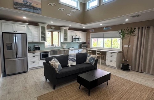 Wading River Apartment | “Charming private studio, kitchenette setup, cable TV, private entrance.”