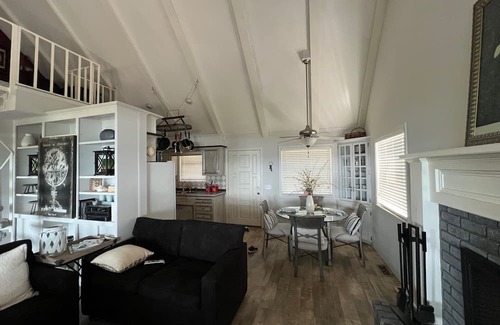 Park Hill Cabin | Charming cabin with amazing deck overlooking Lake Tenkiller