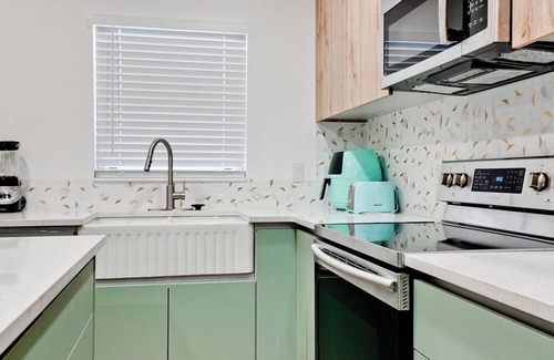 Ridge Wood Heights House | Charming 2-bedroom house near Siesta Key