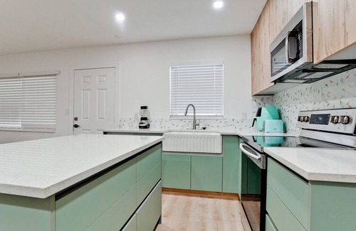 Ridge Wood Heights House | Charming 2-bedroom house near Siesta Key
