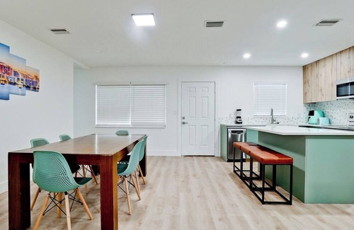 Ridge Wood Heights House | Charming 2-bedroom house near Siesta Key
