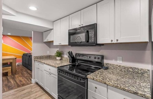 Lamar Heights Area House | Cozy Hello Sunshine Retreat Hot Tub Fire Pit