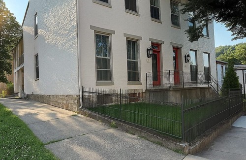 Madison House | Auralis: Sleeps 8