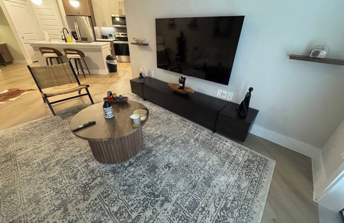 Vickery Meadow Apartment | Charming 1-bedroom apartment in fabulous Dallas with AC, f