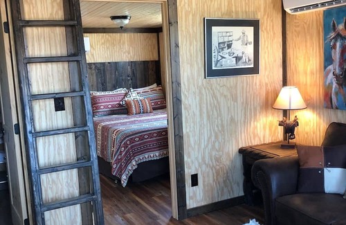 Glen Rose Cabin | Dinosaur Valley RV Park Cabin 2