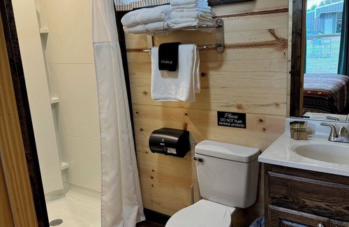 Glen Rose Cabin | Dinosaur Valley RV Park Cabin 7