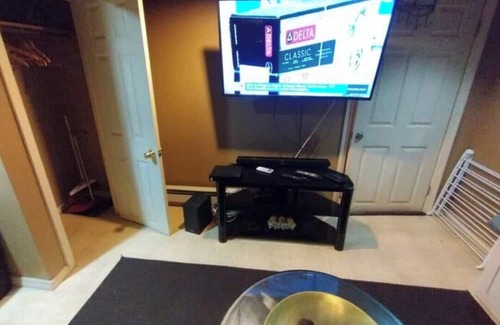 Elmont Apartment | Cozy Studio w/Private Bath, Entry & Kitchenette