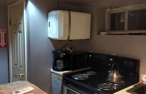 Elmont Apartment | Cozy Studio w/Private Bath, Entry & Kitchenette