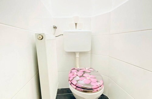 Himmelpfortgrund Apartment | Affordable Room for 5P, 10-Min to Währinger Park