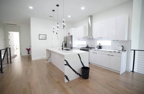 Oak Cliff House | Skyline Gem Penthouse Loft Dallas
