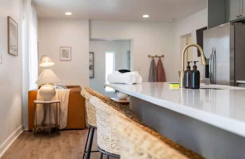 Clintonville Apartment | Stunning 2 BR - Parking and Walk to Park