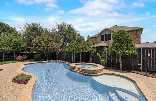 Allen House | Marvelous 4-bedroom house with Large backyard and pool/SPA