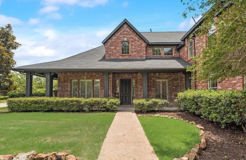 Allen House | Marvelous 4-bedroom house with Large backyard and pool/SPA