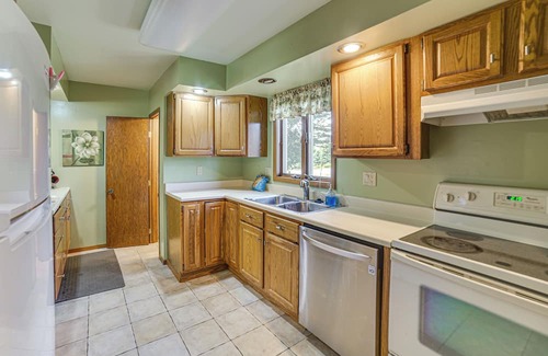 Burke House | 2 Mi to Burke Lake: Quaint Small-Town Retreat!