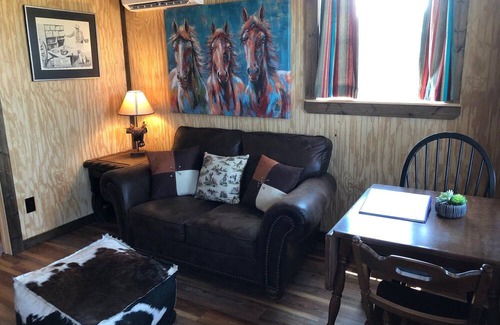 Glen Rose Cabin | Dinosaur Valley RV Park Cabin 4