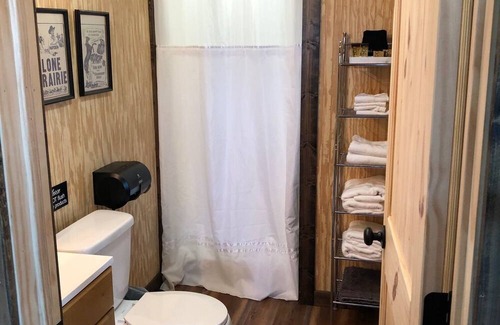 Glen Rose Cabin | Dinosaur Valley RV Park Cabin 4