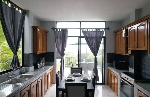 Puerto Lopez Apartment | Coastal Villa Retreat with Private Jacuzzi & Garage Near Isla de la Plata